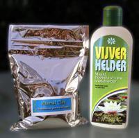 Zweefalg-in-een-pakket helpt een troebele vijver helder te maken